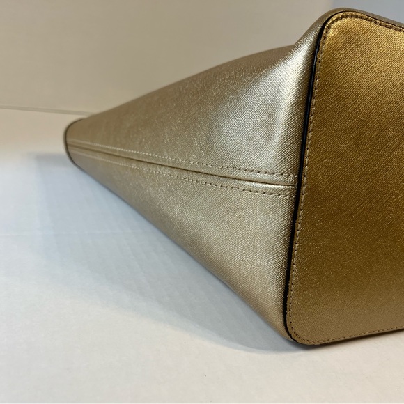 Michael Kors gold tote - Picture 4 of 13